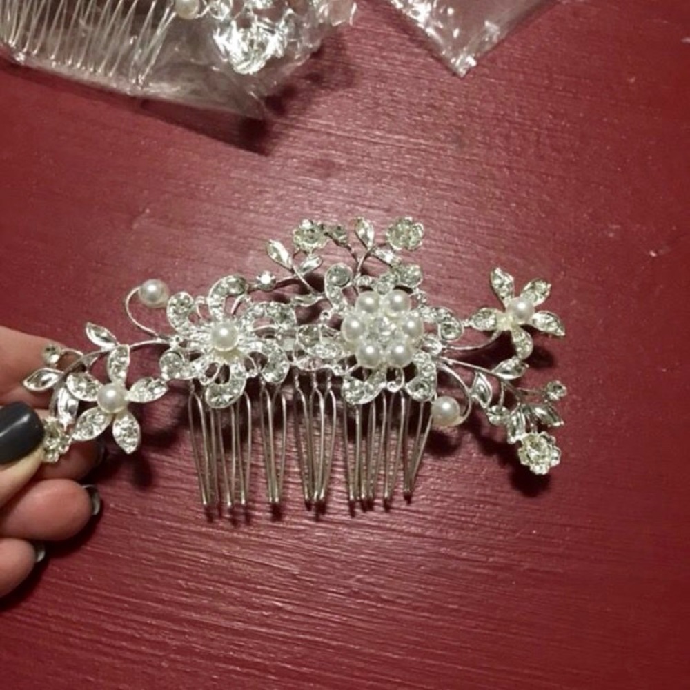 NWOT! Bridesmaids hair clips (3 available)❤️ - Picture 2 of 3